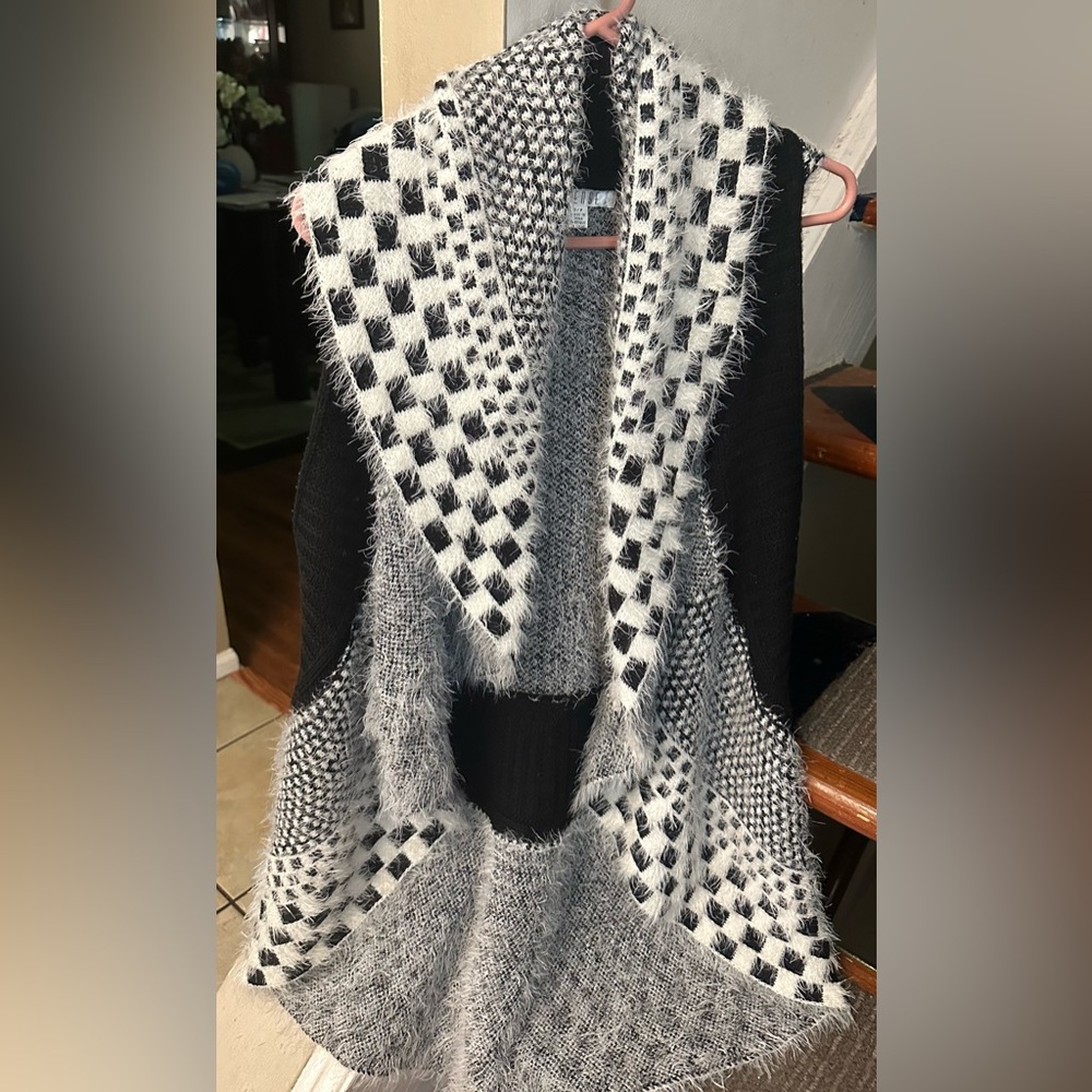 Spense Black and White Patterned Cardigan